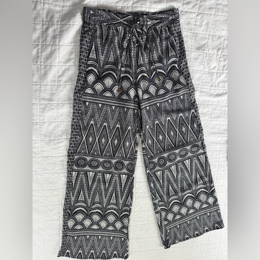 H&M Black and White Geometric print Wide Leg Pants summer pants festival EUC